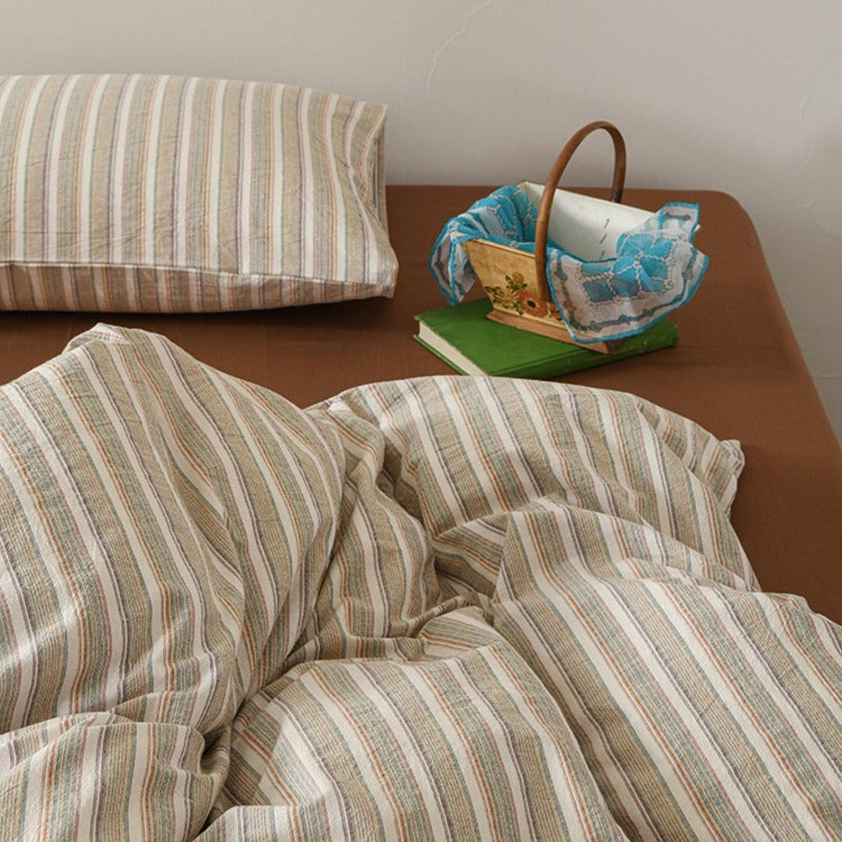 Ava Vintage Striped Cotton Bedding Set / Beige Solid