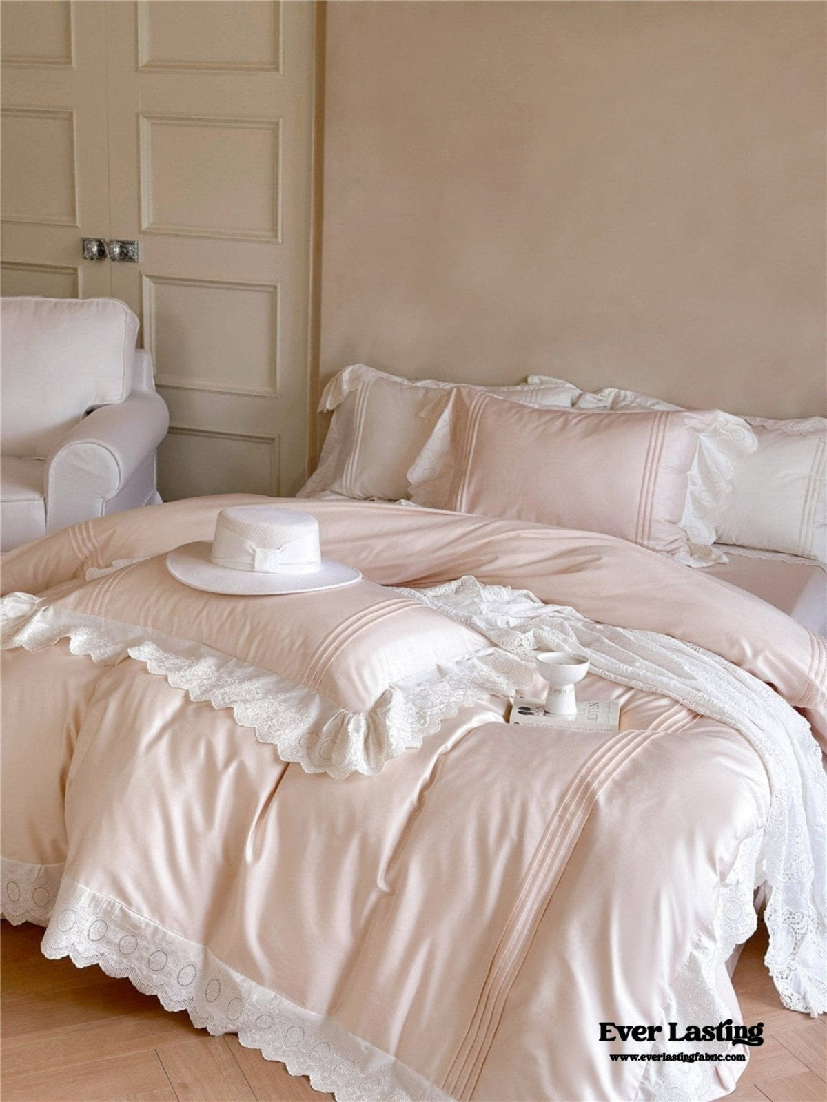 Isabelle Silky Cottage Ruffled Bedding Set / Pink