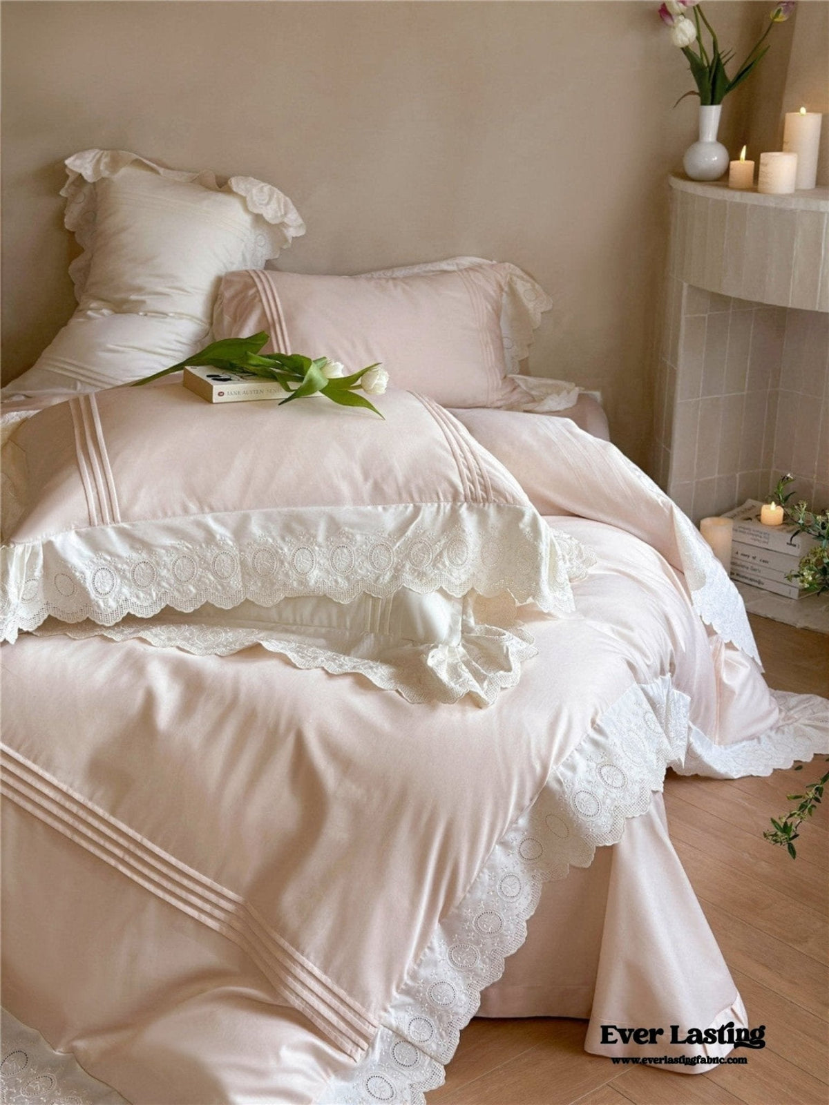 Isabelle Silky Cottage Ruffled Bedding Set / White