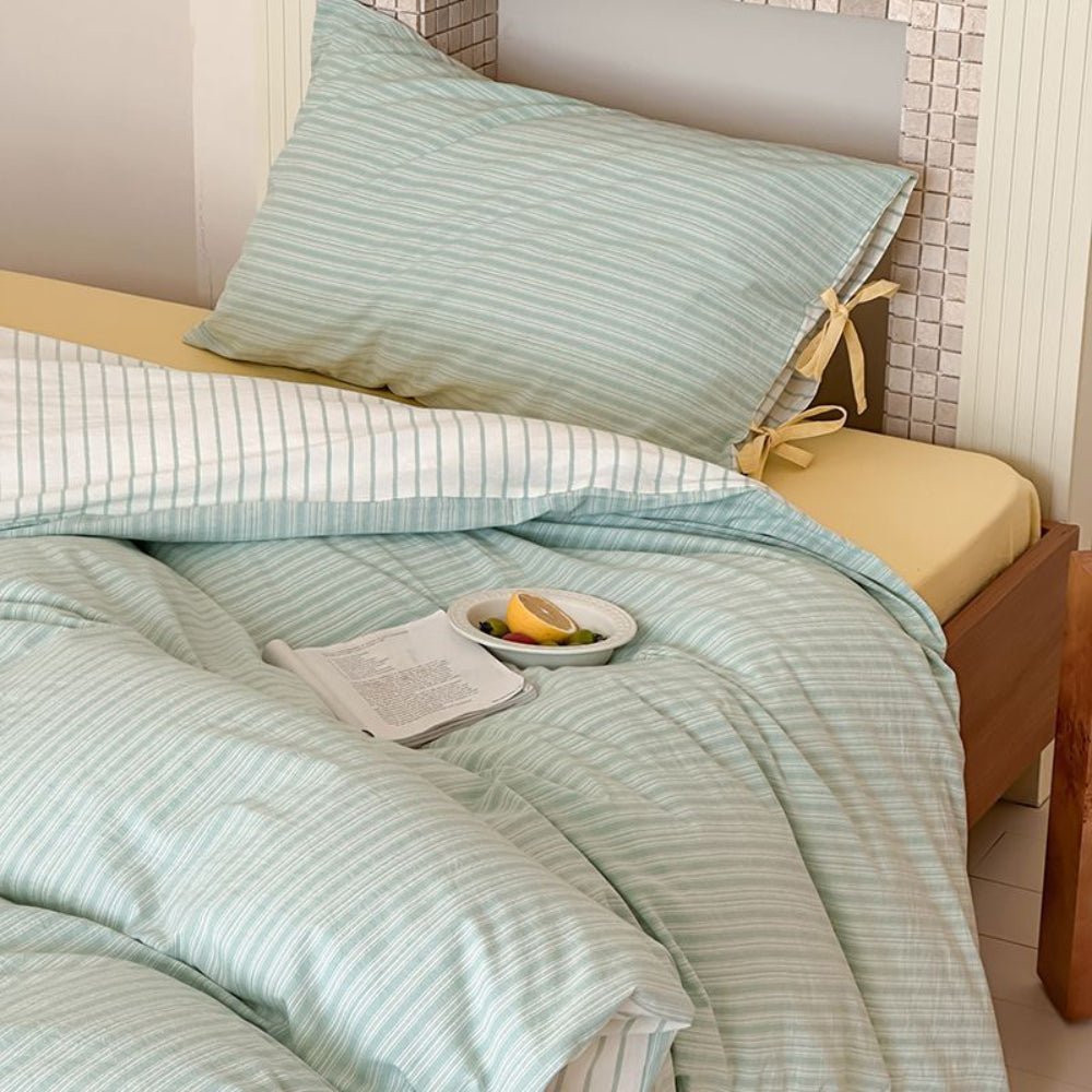 Josie Bow Tied Striped Bedding Set / Green