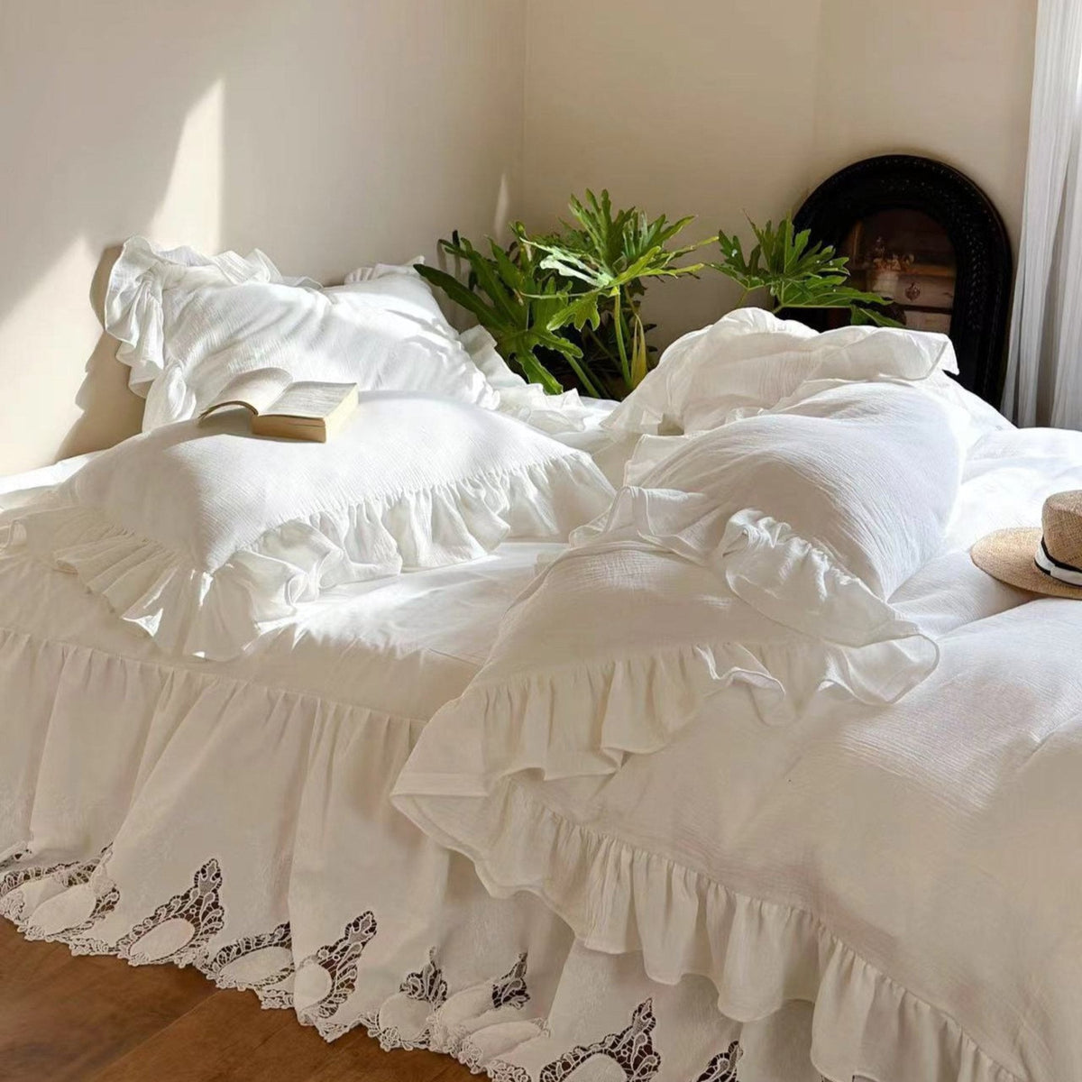Liliane Elegant Ruffle Double Gauze Bedding Set / Hollow Out