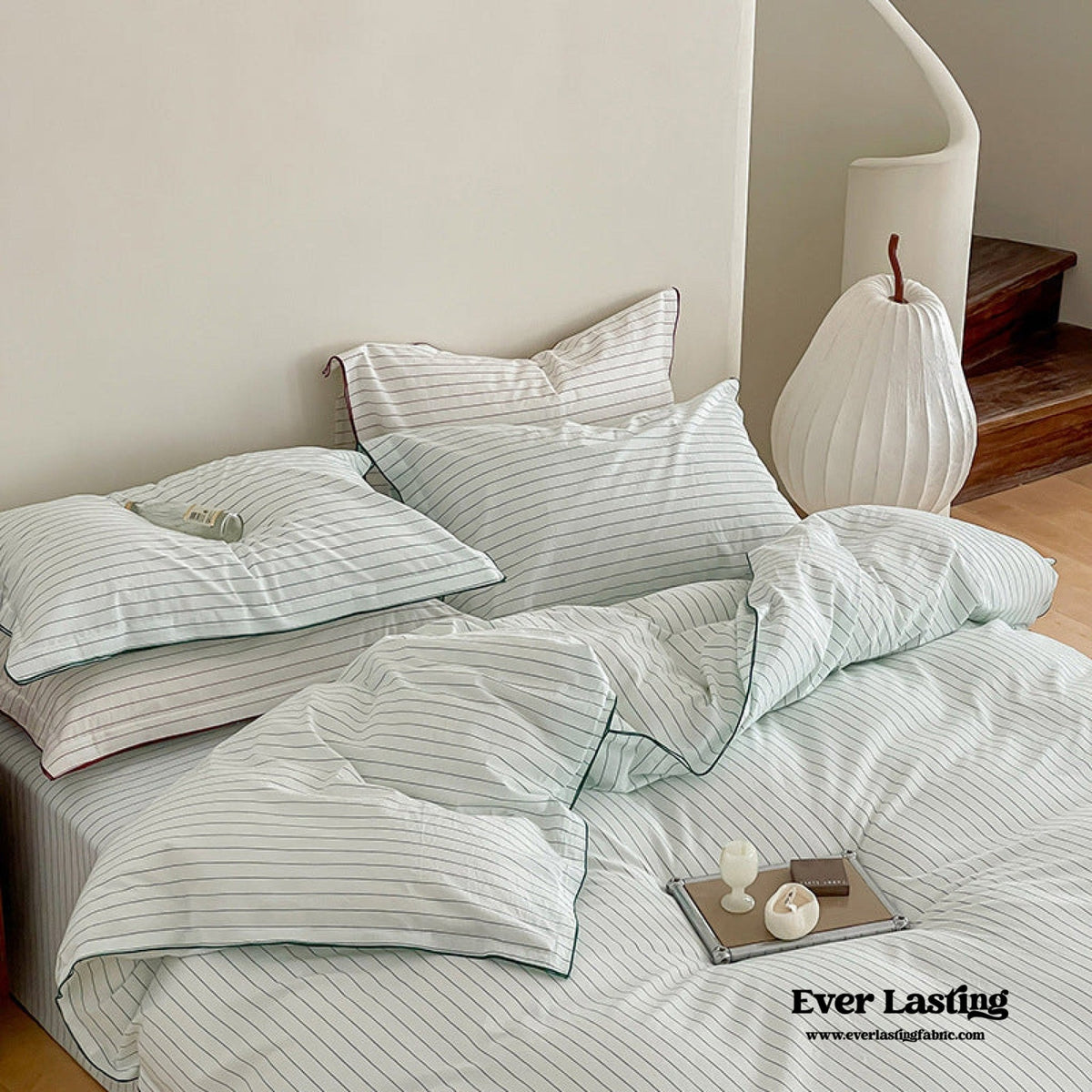Scandinavian Overlock Striped Bedding Set / White + Red