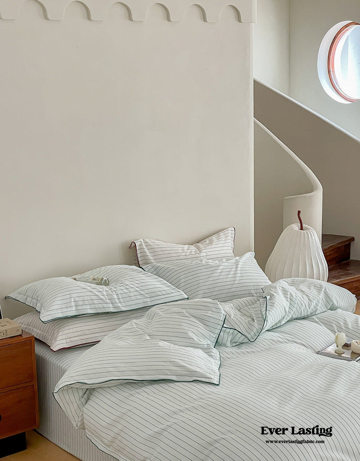 Scandinavian Overlock Striped Bedding Set / White + Red