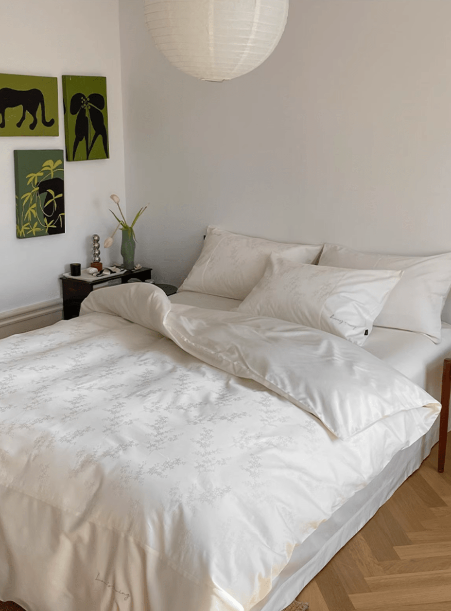 Silky Floral Bedding Set / Snow White