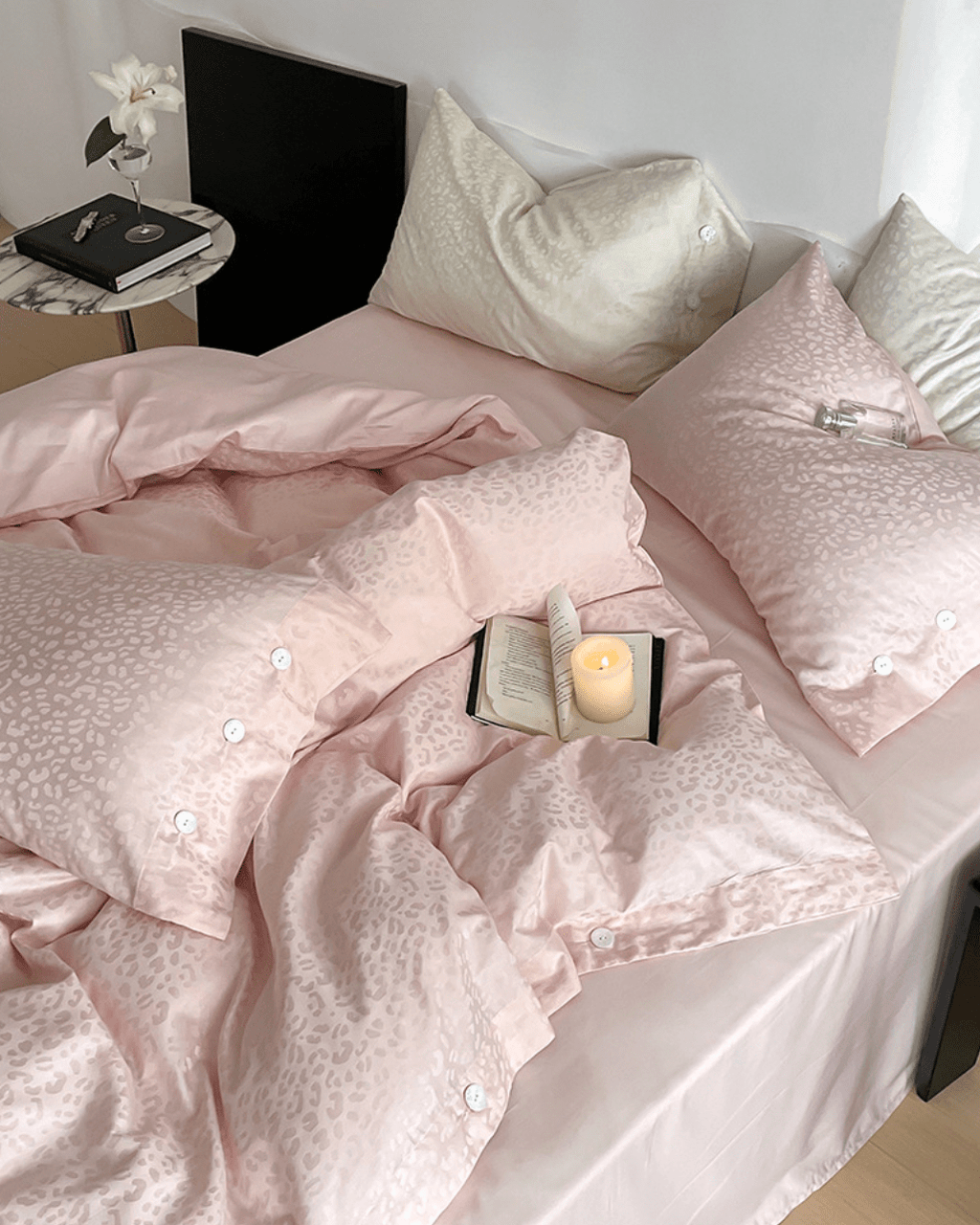 Silky Leopard Buttoned Bedding Set / Baby Pink