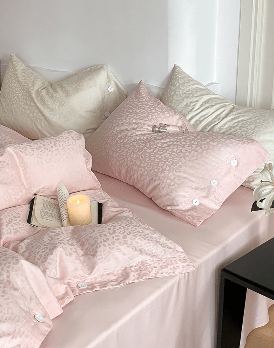 Silky Leopard Buttoned Bedding Set / Baby Pink