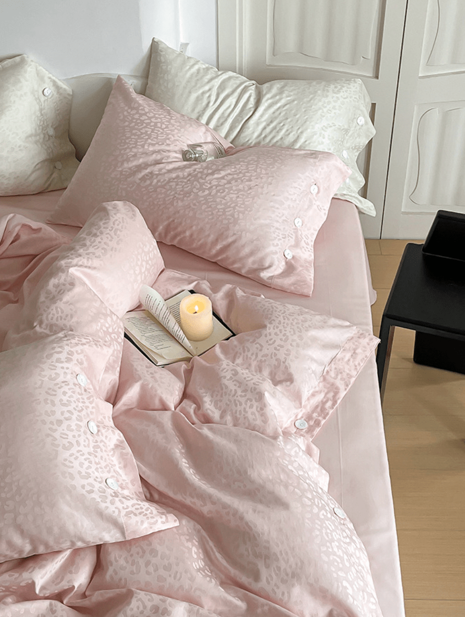 Silky Leopard Buttoned Bedding Set / Baby Pink