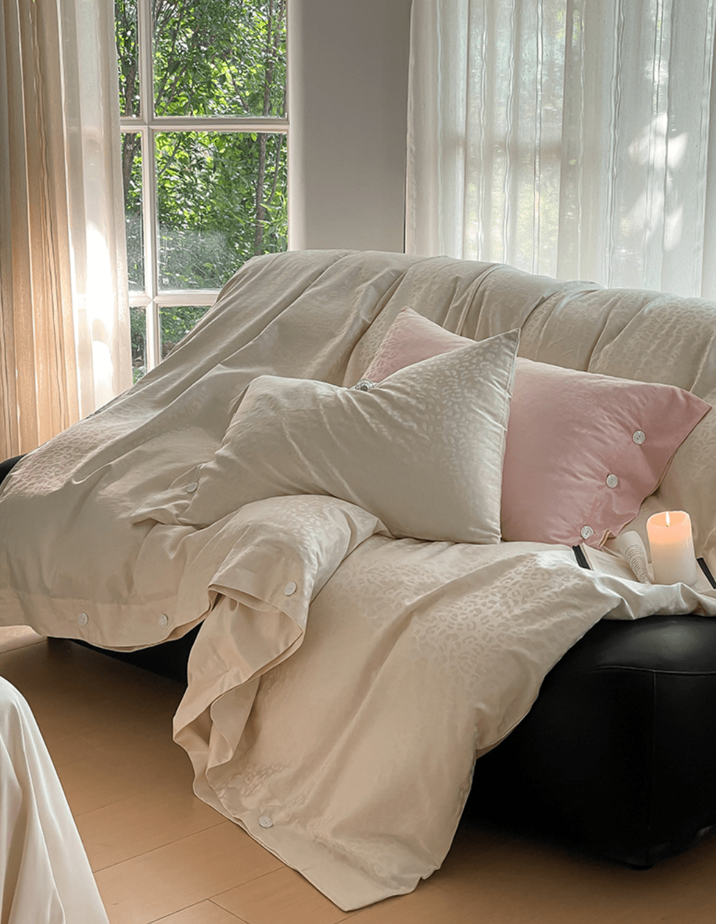 Silky Leopard Buttoned Bedding Set / Baby Pink