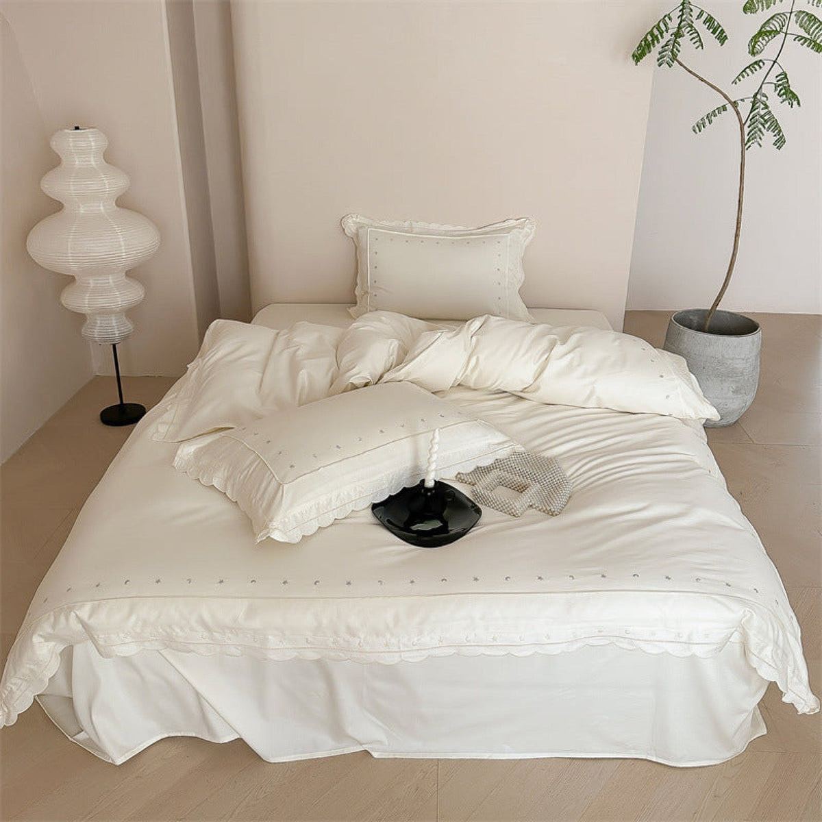 Star Gaze Short Cake Ruffle Bedding Set / White