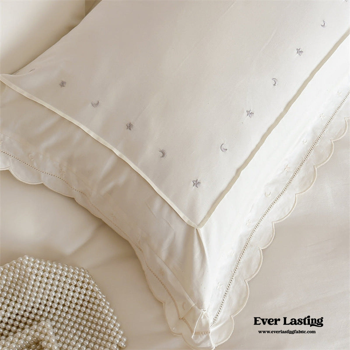 Star Gaze Short Cake Ruffle Bedding Set / White