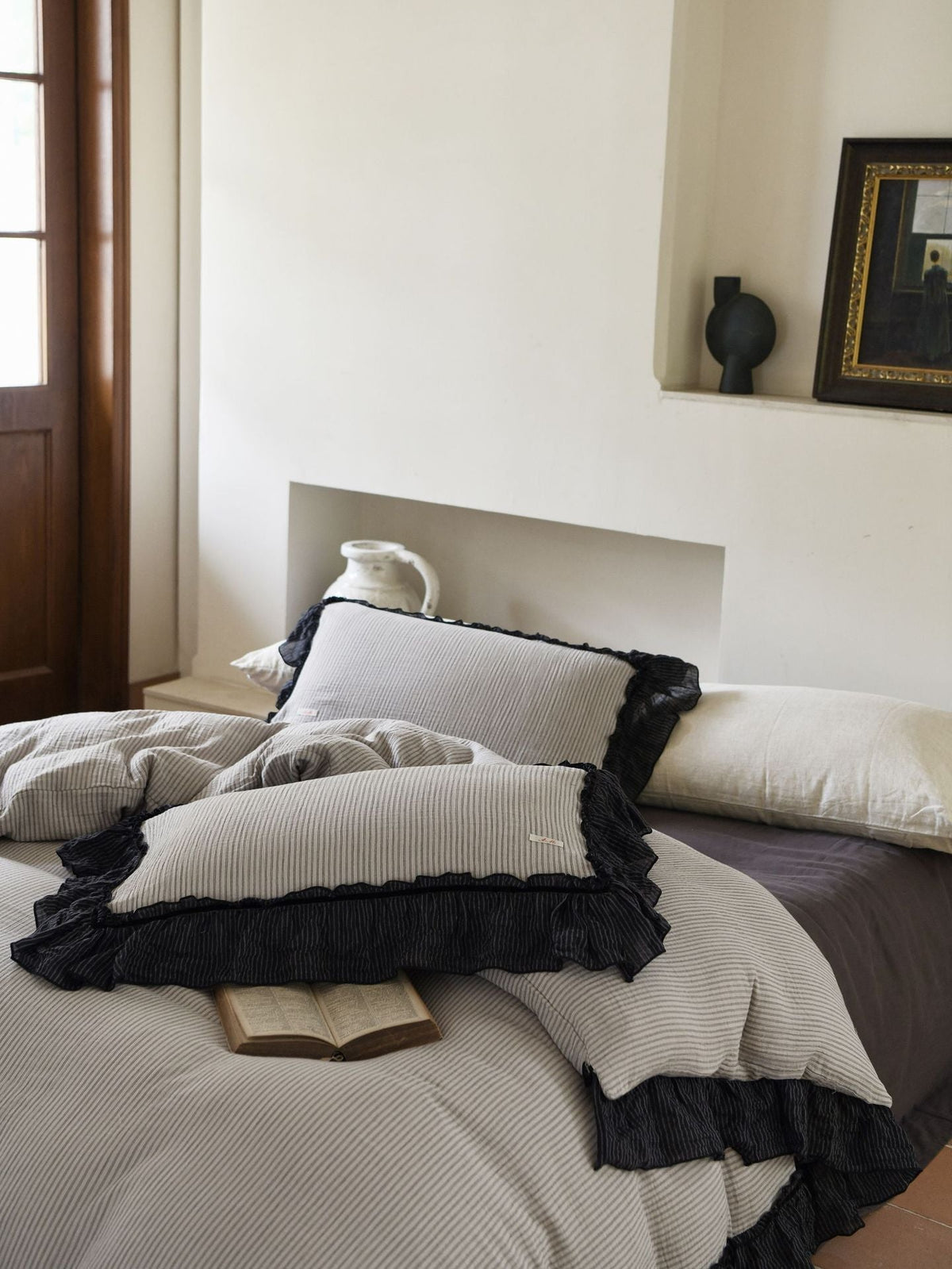 Stripe Ruffle Lace Bedding Set / Neutral Gray