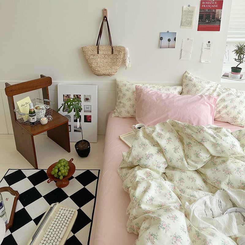 Sweet Floral Bedding Set / Pink