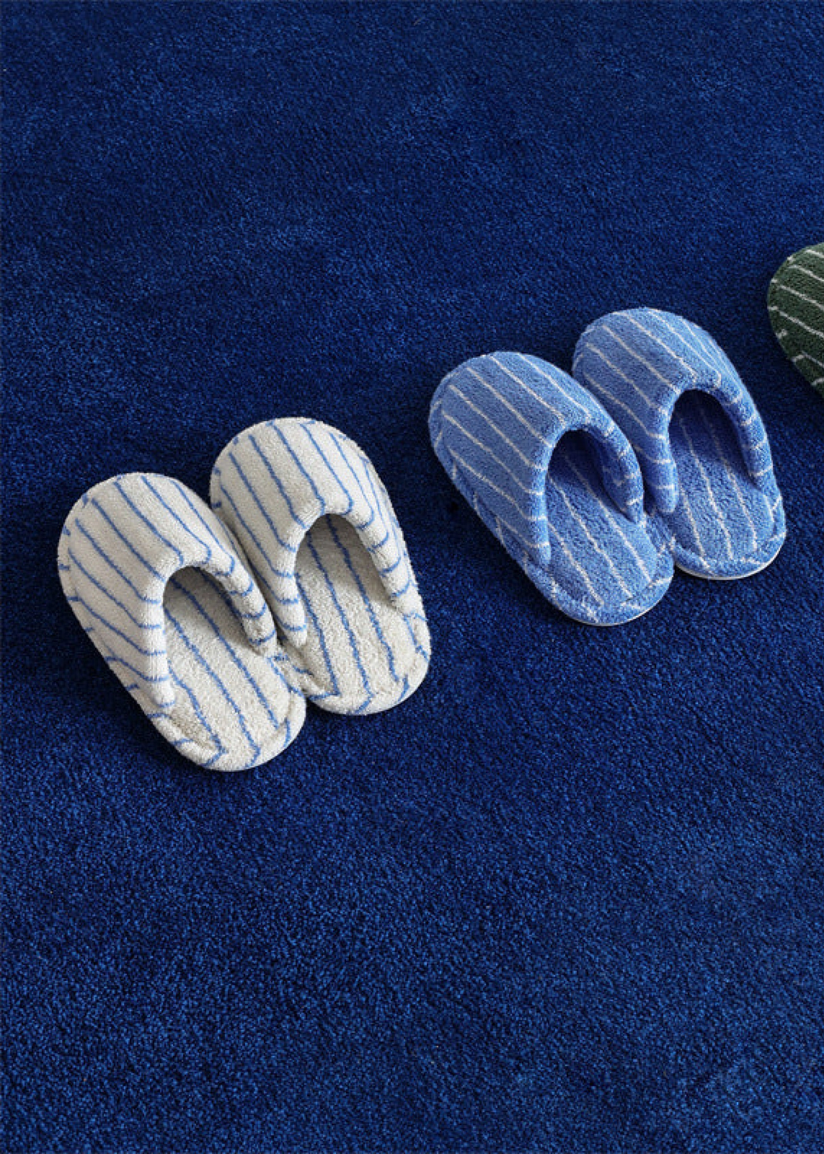 Thin Striped House Slippers / White
