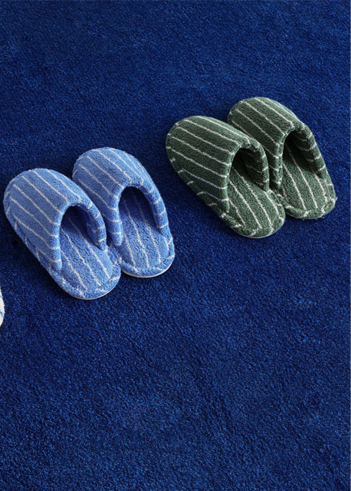 Thin Striped House Slippers / White