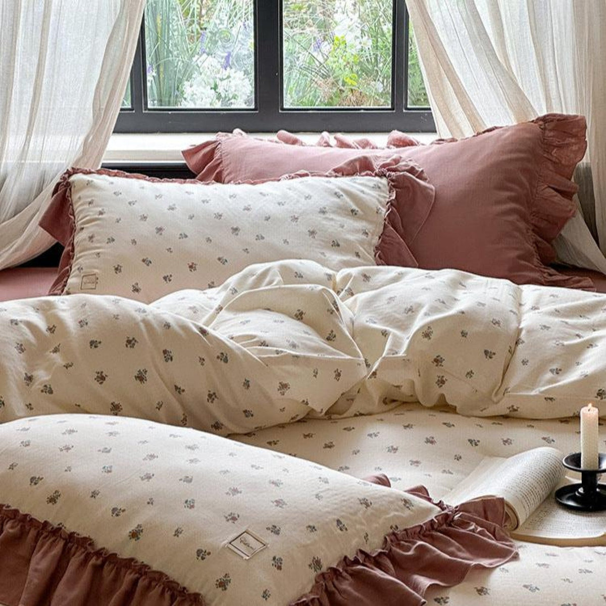 Vivienne Floral Double Gauze Bedding Set / Maroon Red